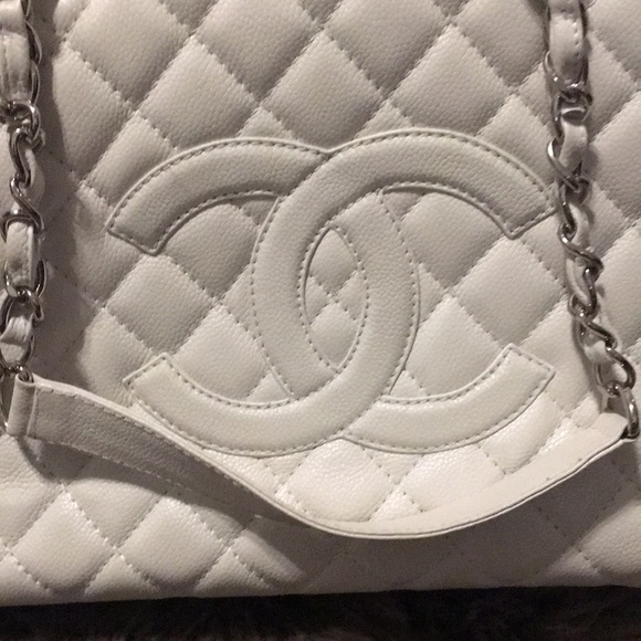 Chanel - Picture 2 of 6